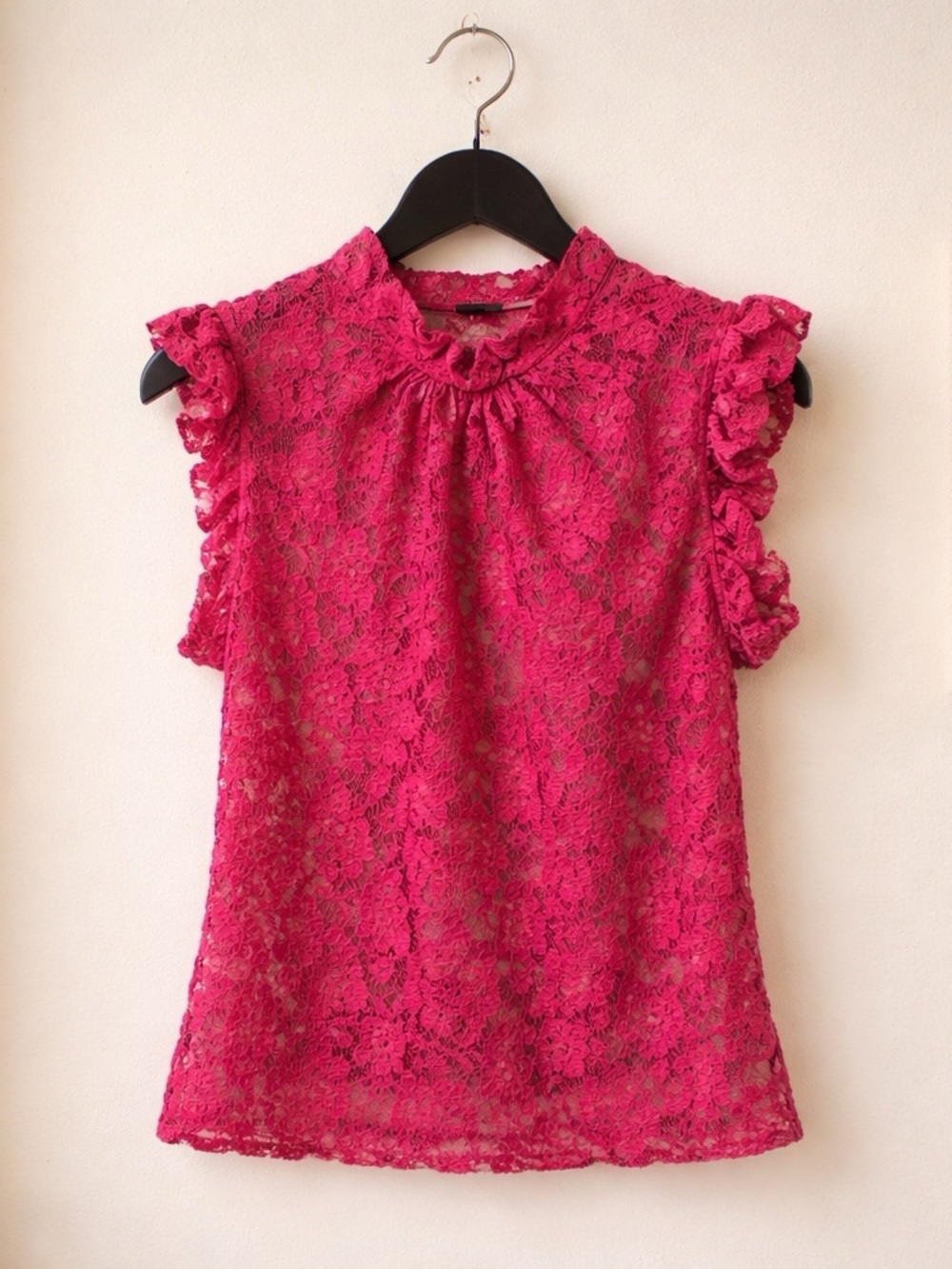 Pink Fuchsia Ruffled High-Neck Lace Blouse    Dolan brand  Women’s Xs size